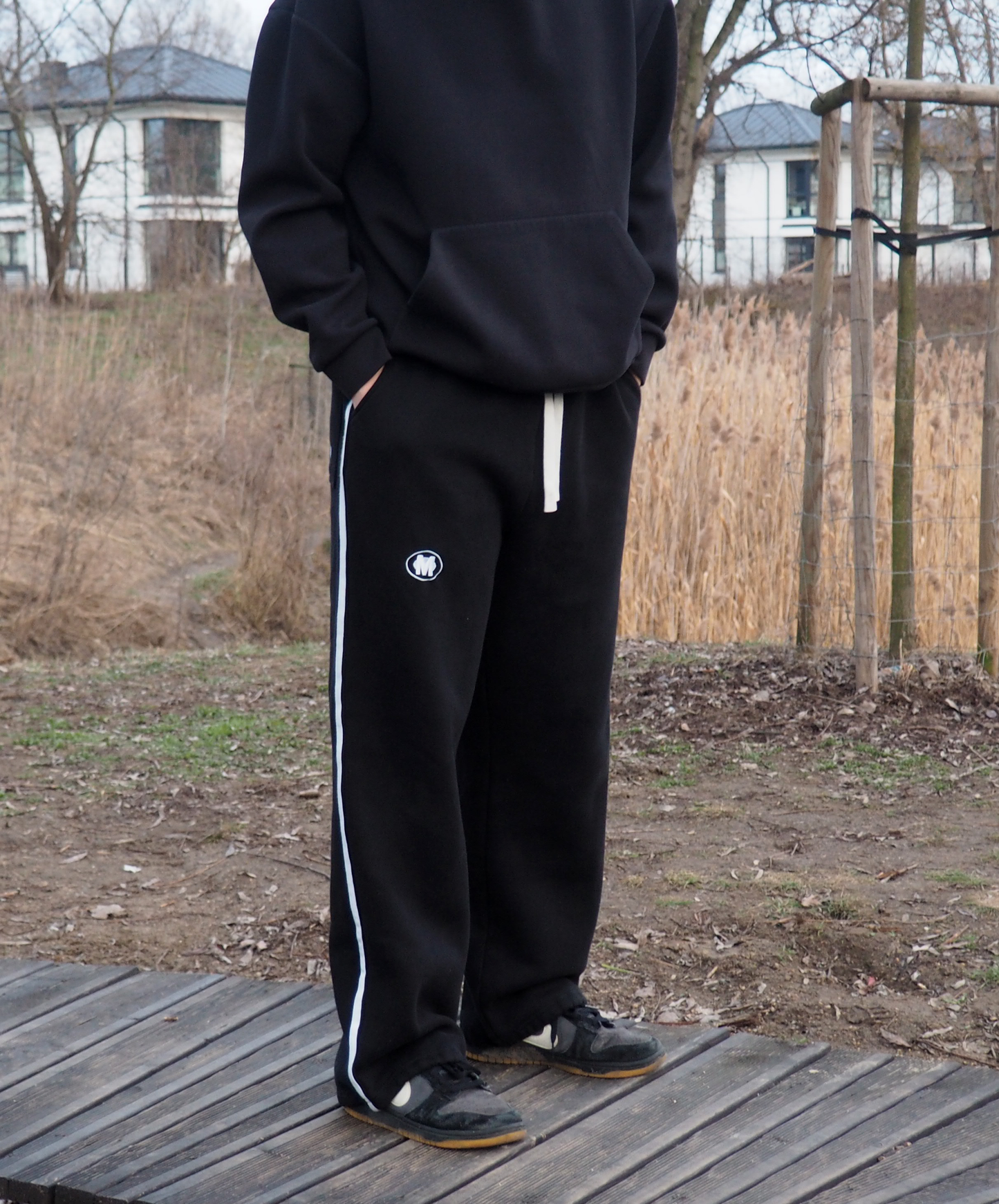 CZARNE DRESY BAGGY Z ŚCIĄGACZEM